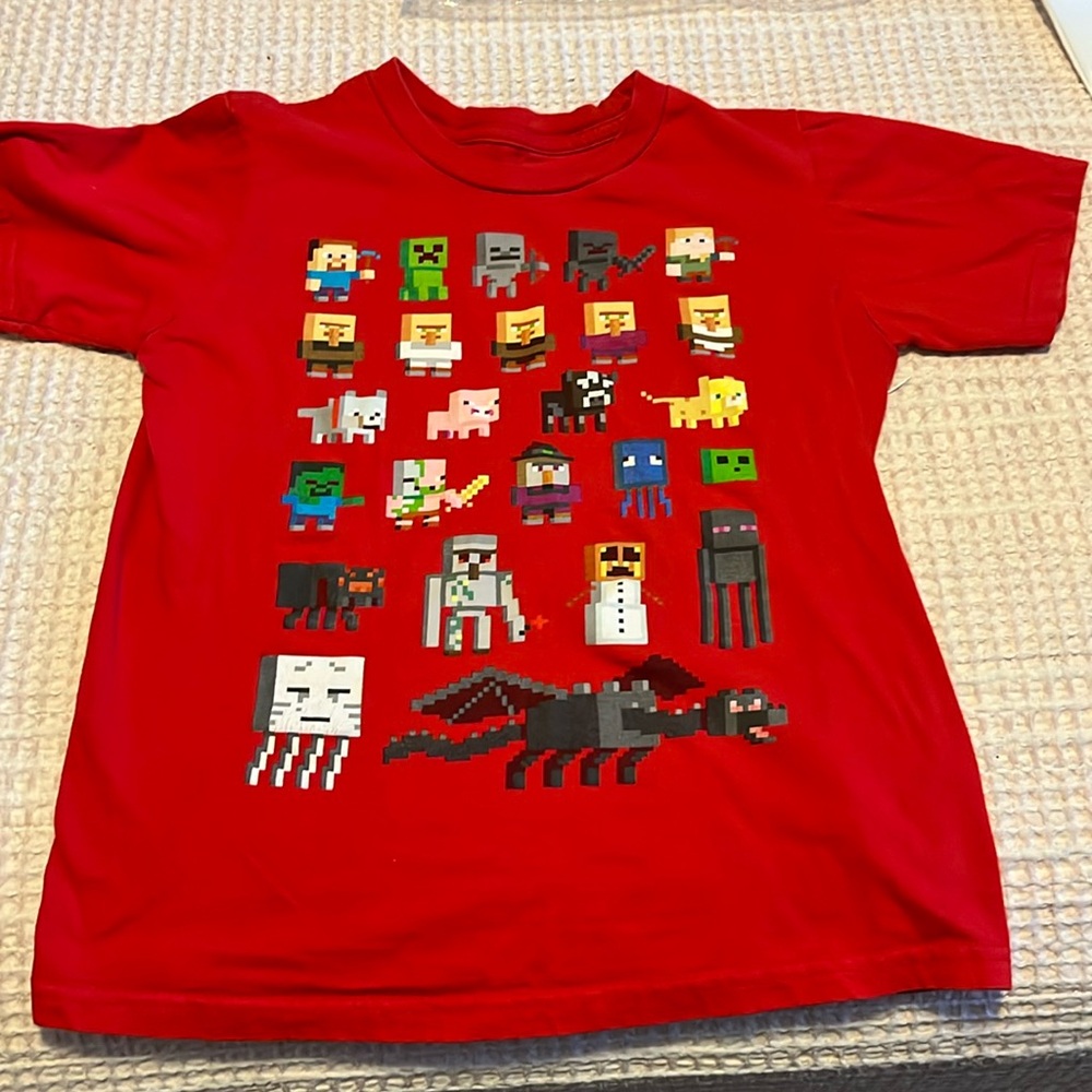 Mojang Studios official Minecraft boys M red t-shirt w/ design good condition